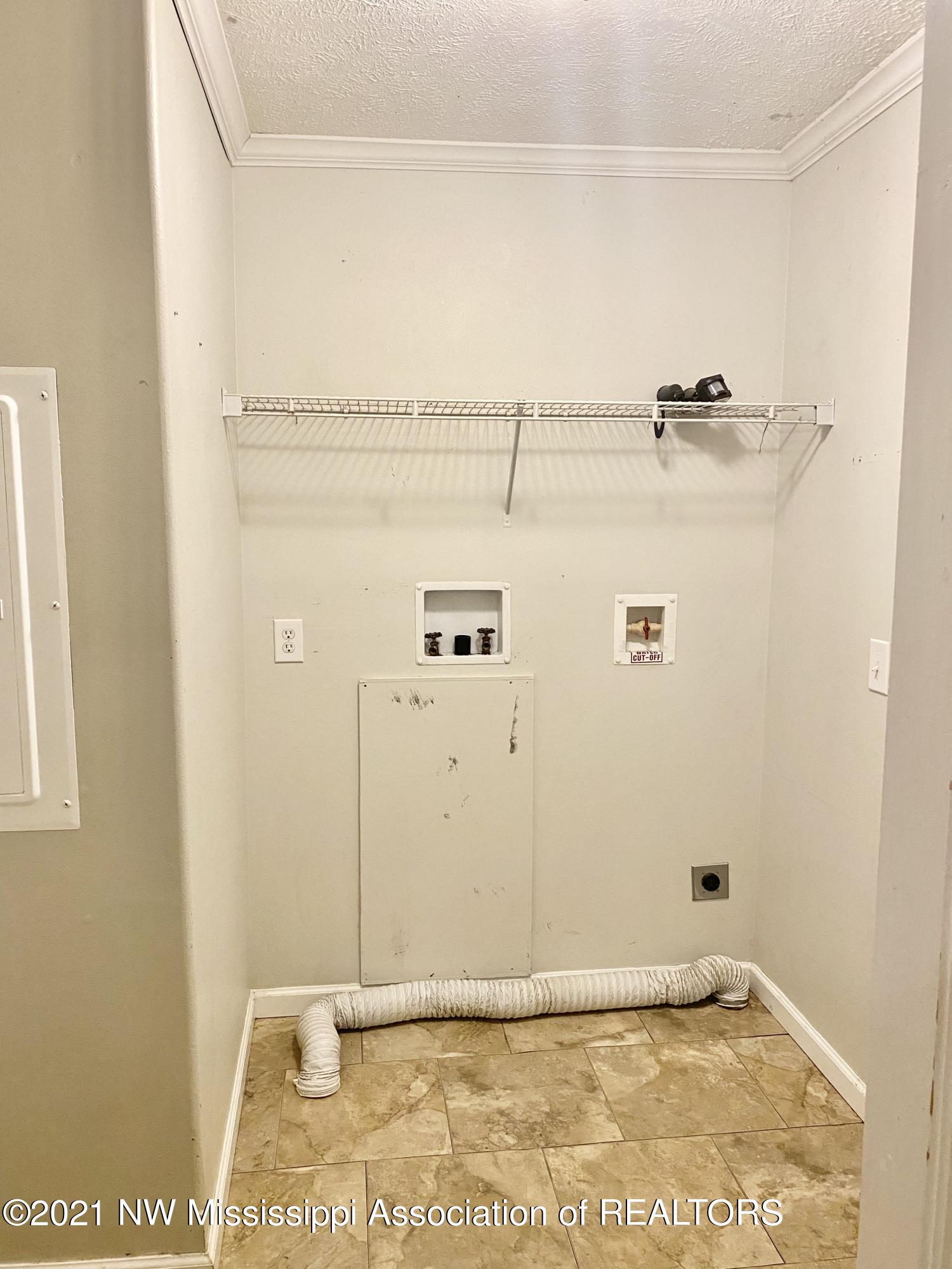 4886 Williams Road Hernando, MS 38632 - Photo 5 of 20 Laundry Room