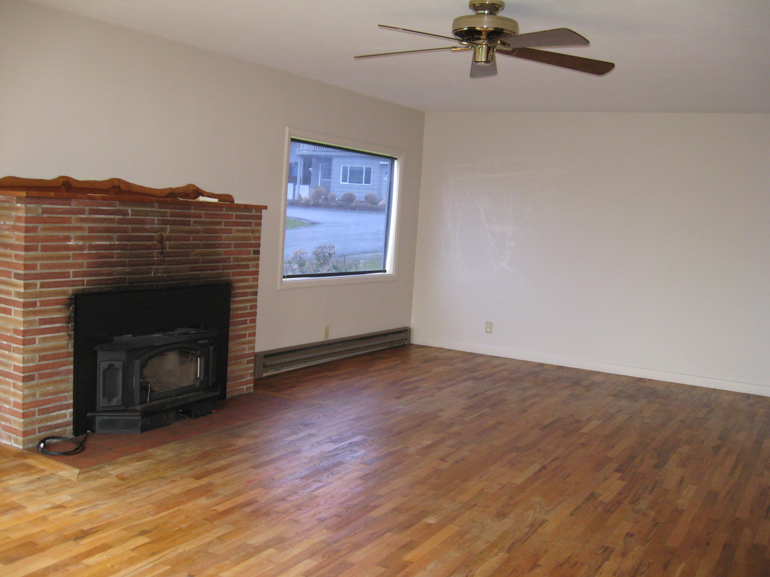 506 3rd Street Garibaldi, OR 97118 - Photo 7 of 30 Living Room