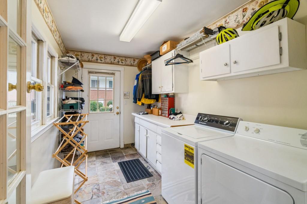 2368 Peeler Road Dunwoody, GA 30338 - Photo 26 of 47 a utility room with dryer and washer