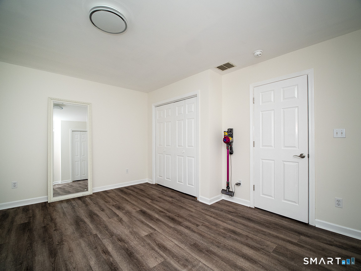 81 Old Stratfield Road Fairfield, CT 06825 - Photo 25 of 37