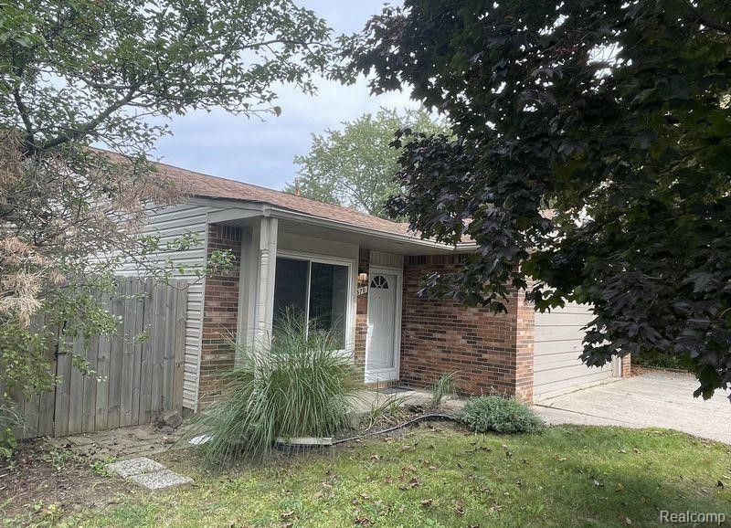 3570 Cass Elizabeth Road Waterford, MI 48328 - Photo 1 of 19