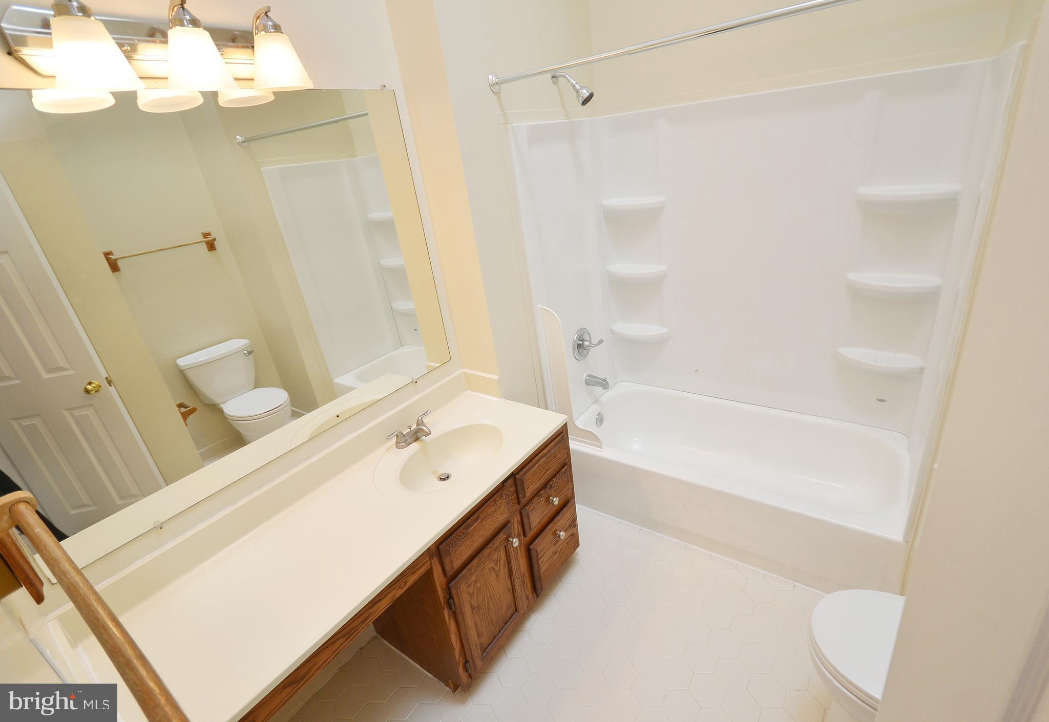 14091 Winding Ridge Lane Centreville, VA 20121 - Photo 23 of 29 Bath