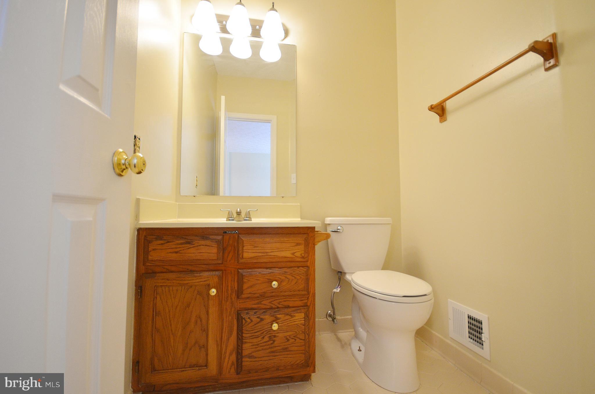 14091 Winding Ridge Lane Centreville, VA 20121 - Photo 24 of 29 Bath