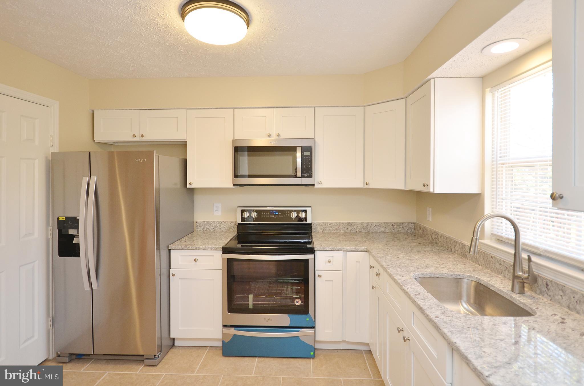 14091 Winding Ridge Lane Centreville, VA 20121 - Photo 4 of 29 New Stainless Steel Appliances