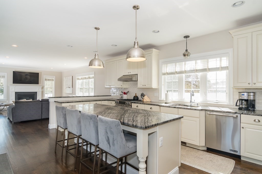 6 Hickory Road Natick, MA 01760 - Photo 5 of 24