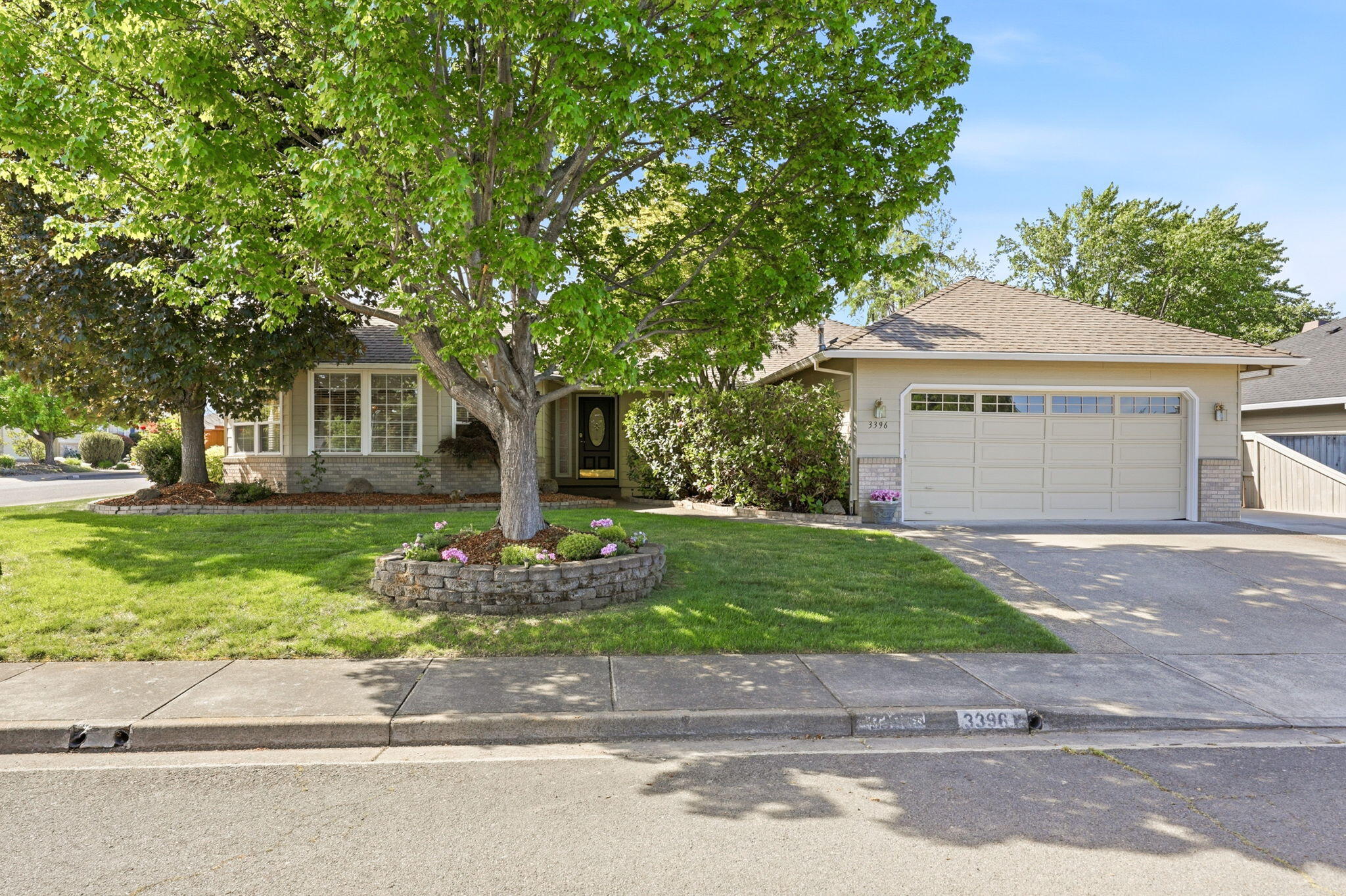 3396 Alameda Street Medford, OR 97504 - Photo 2 of 44 2