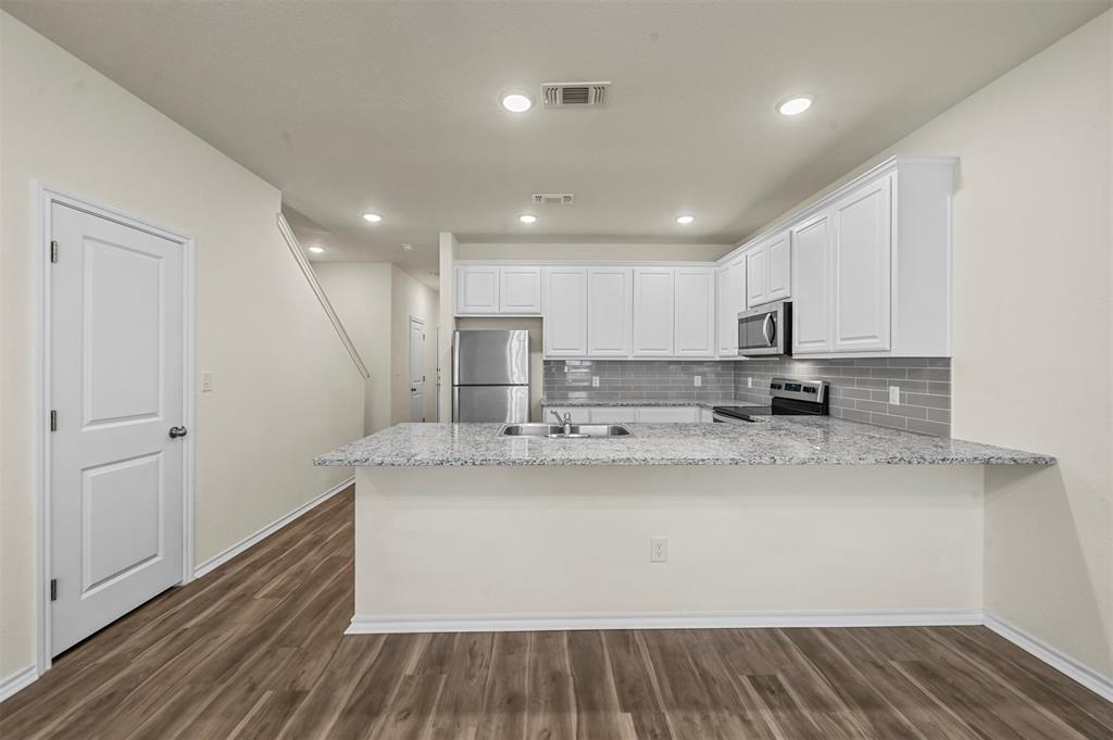 105 Southeast 4th Street, Unit 2 Bonham, TX 75418 - Photo 3 of 23