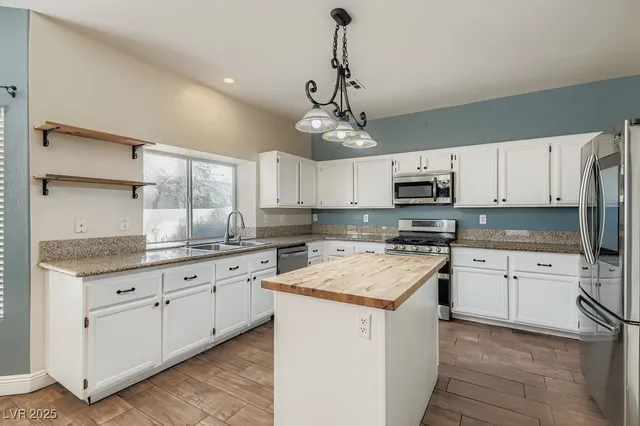 $2,400 | 1129 Galangate Avenue, Henderson, NV 89015