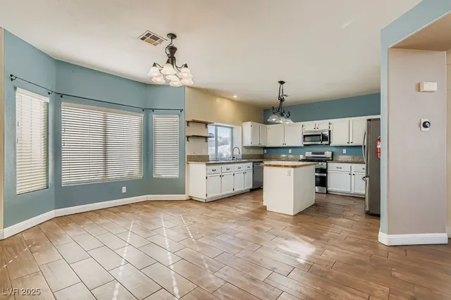$2,400 | 1129 Galangate Avenue, Henderson, NV 89015