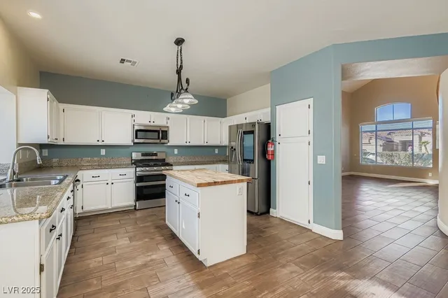 $2,400 | 1129 Galangate Avenue, Henderson, NV 89015