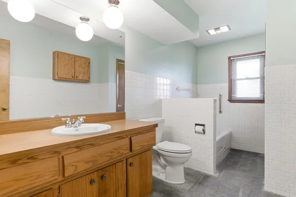 $370,000 | 14 Knollwood Place, Joliet, IL 60433