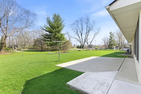 $370,000 | 14 Knollwood Place, Joliet, IL 60433