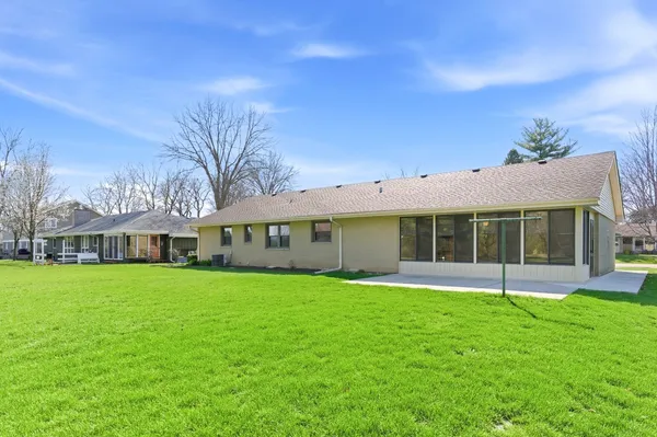 $370,000 | 14 Knollwood Place, Joliet, IL 60433