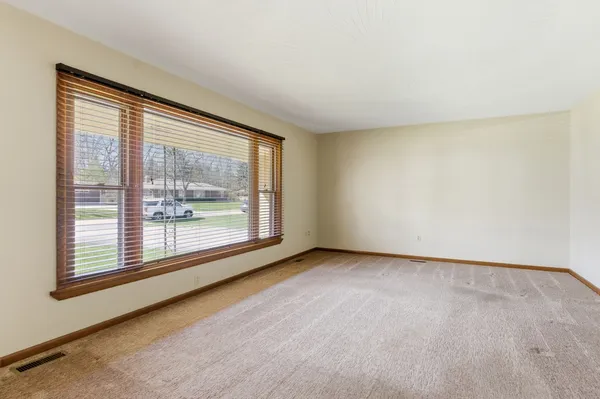 $370,000 | 14 Knollwood Place, Joliet, IL 60433