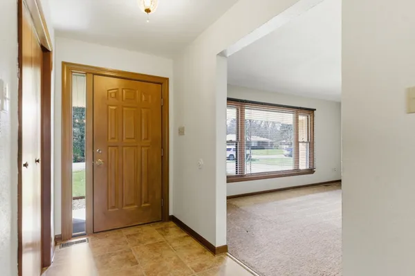 $370,000 | 14 Knollwood Place, Joliet, IL 60433