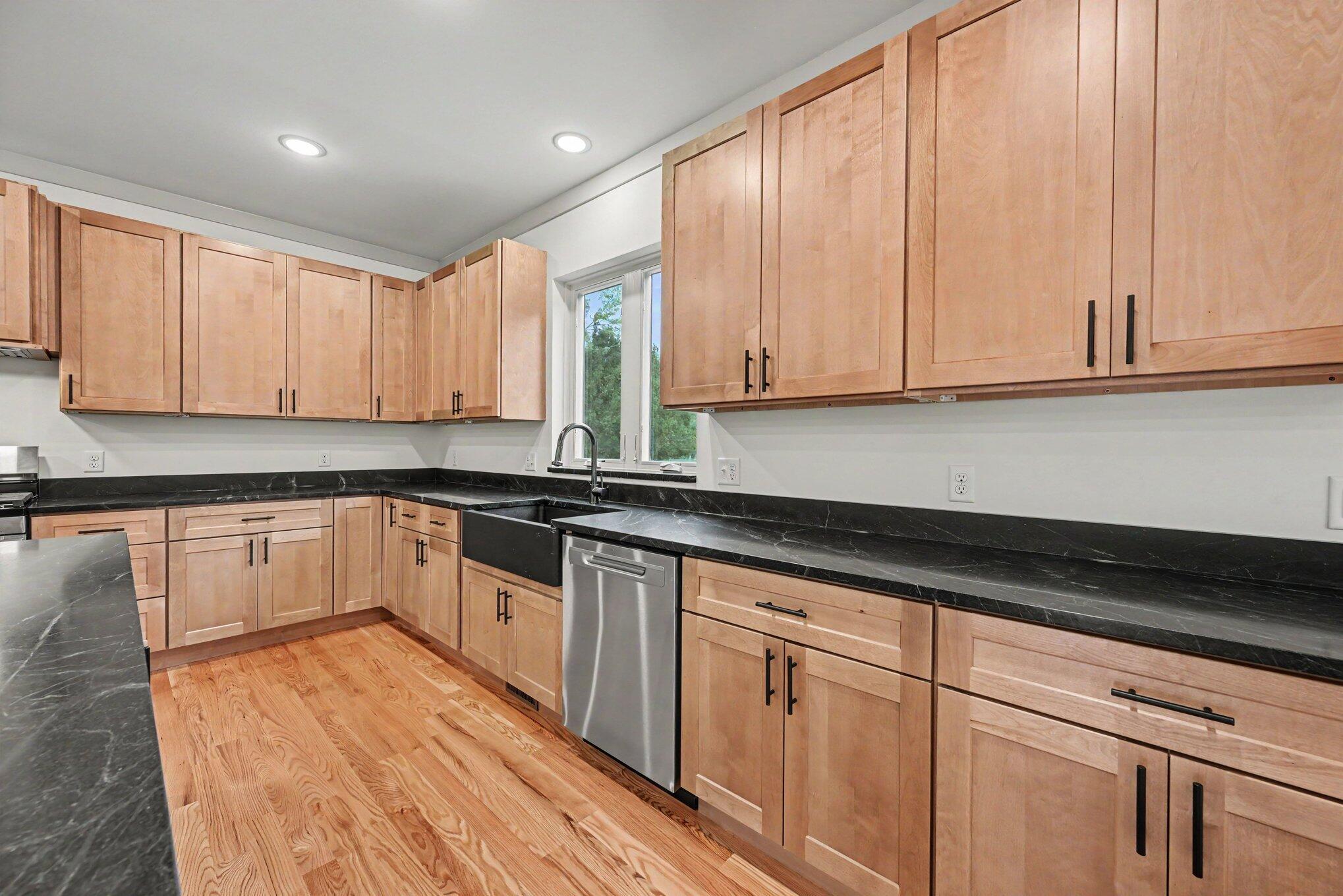5172 Pratt Road Ann Arbor, MI 48103 - Photo 13 of 49 012_file_5989