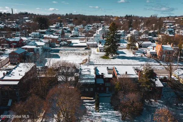 $1,300 | 140 Broad Street, Unit 2, Schuylerville, NY 12871