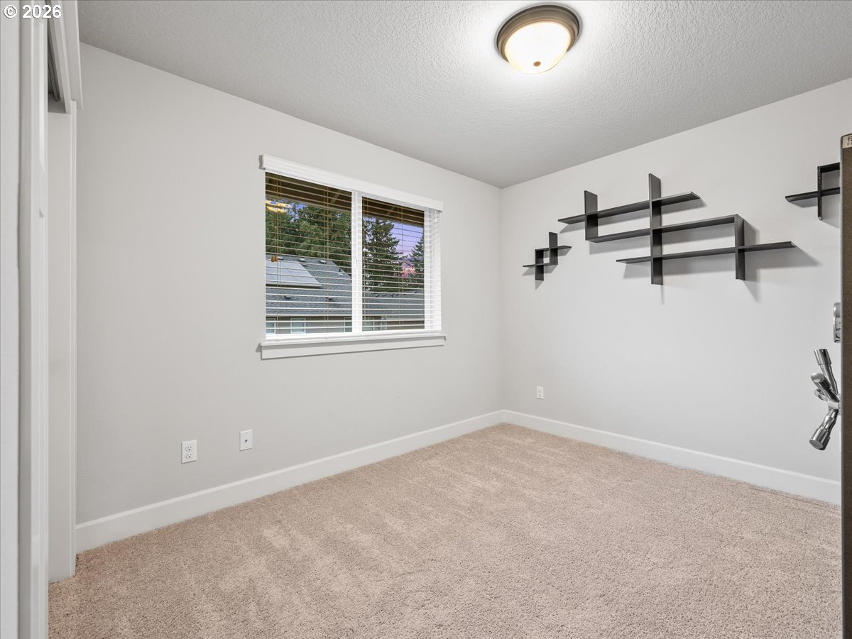 602 Northeast 149th Way Vancouver, WA 98685 - Photo 31 of 48 an empty room with windows