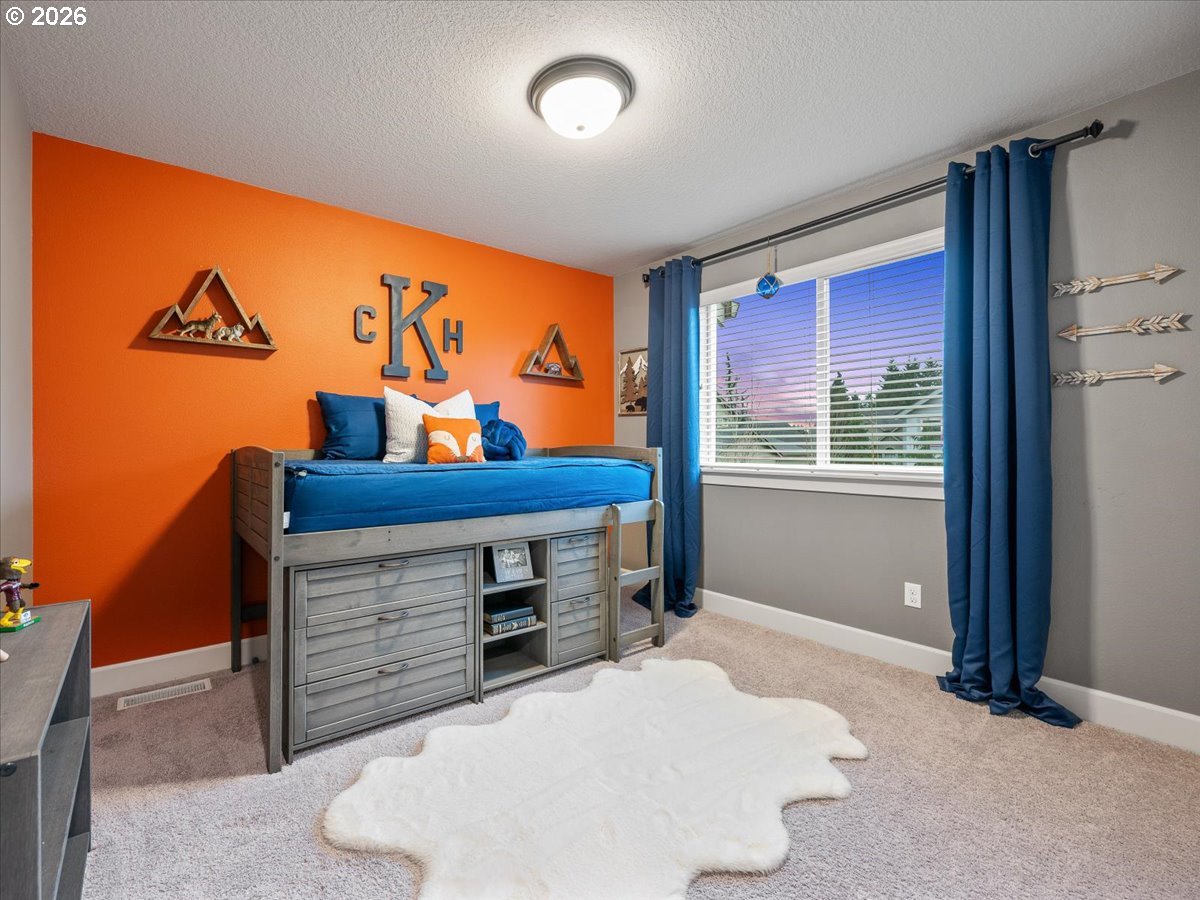 602 Northeast 149th Way Vancouver, WA 98685 - Photo 33 of 48 a view of hall way with furniture