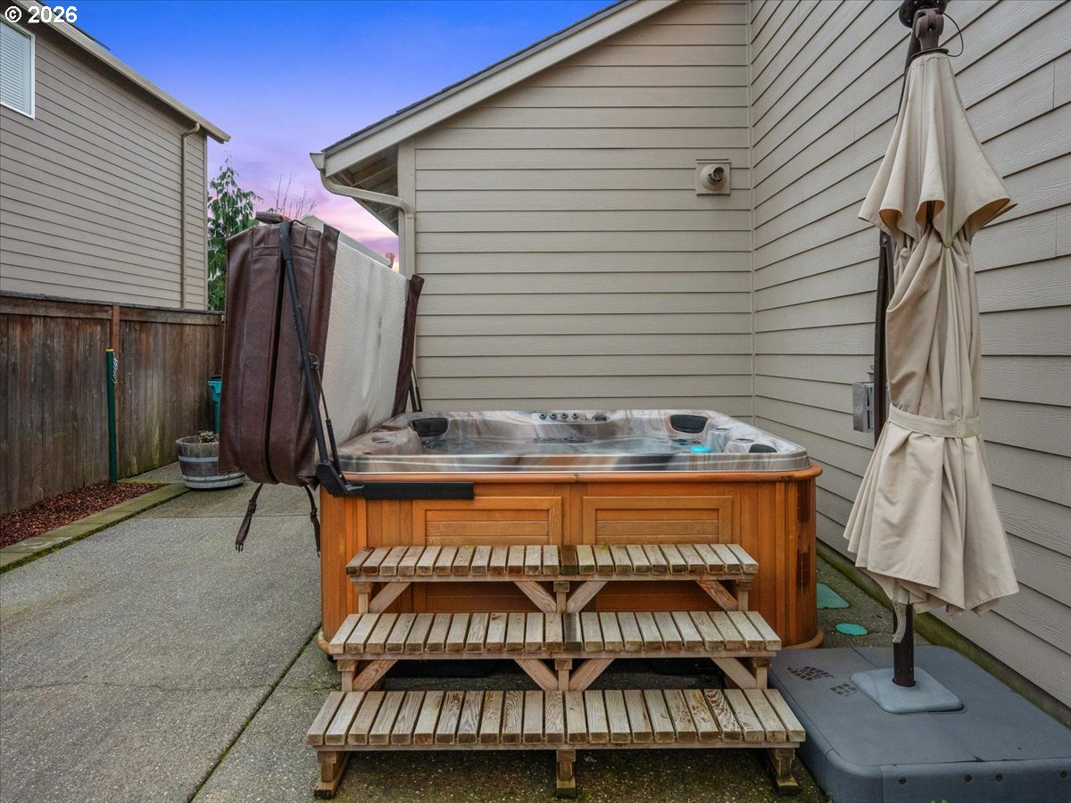 602 Northeast 149th Way Vancouver, WA 98685 - Photo 39 of 48 a view of a patio with a table and chairs