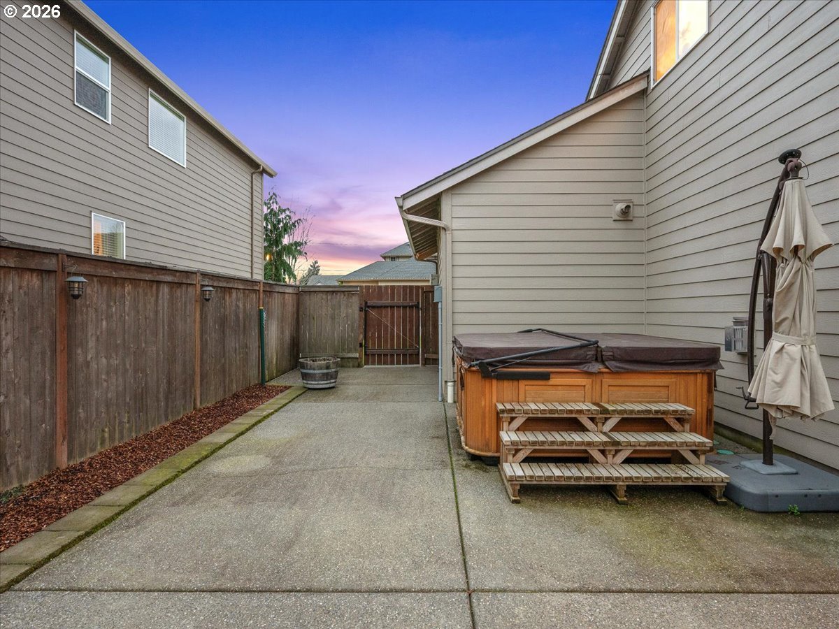 602 Northeast 149th Way Vancouver, WA 98685 - Photo 40 of 48 a view of a car in front of house