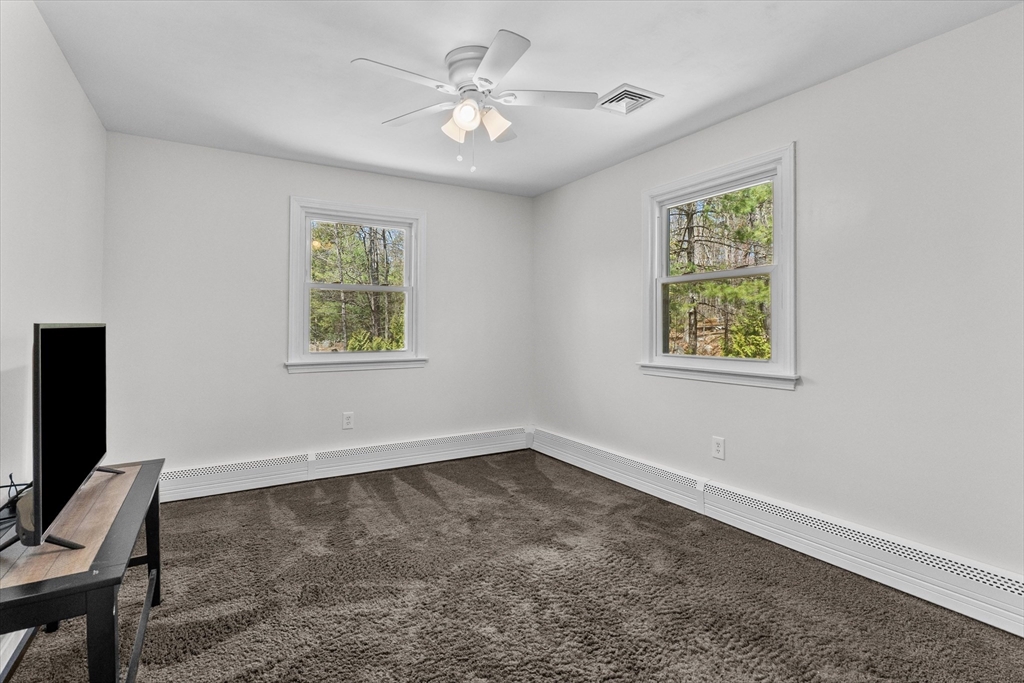 31 Country East Hampstead, NH 03826 - Photo 16 of 41