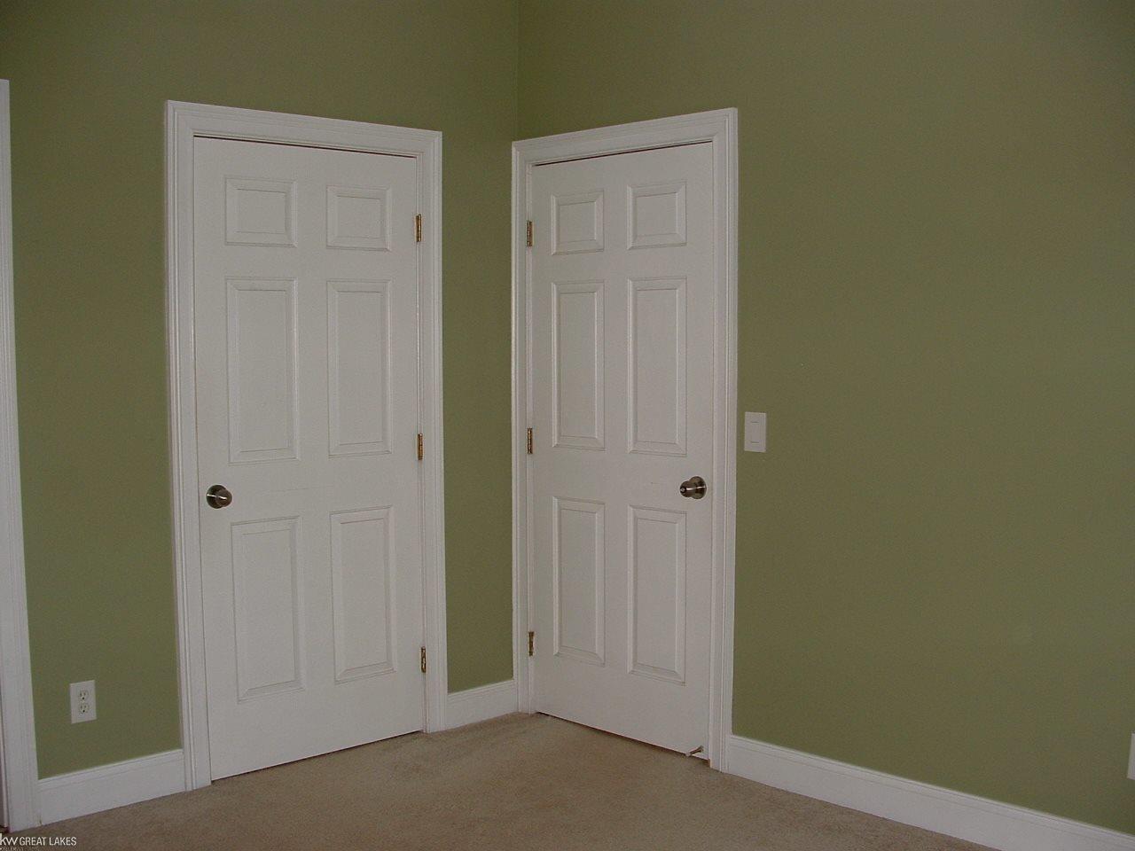 39182 Hayes Road Clinton Township, MI 48038 - Photo 14 of 27 Mas Bed Walk-In-Closet