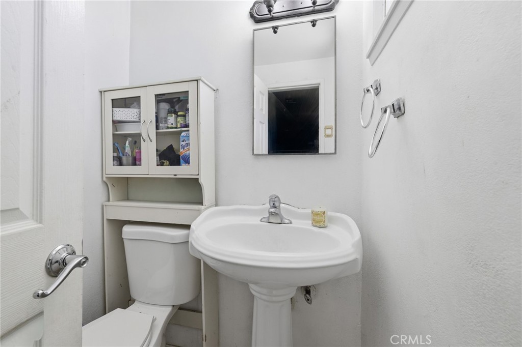 1490 Anderson Street Simi Valley, CA 93065 - Photo 24 of 37