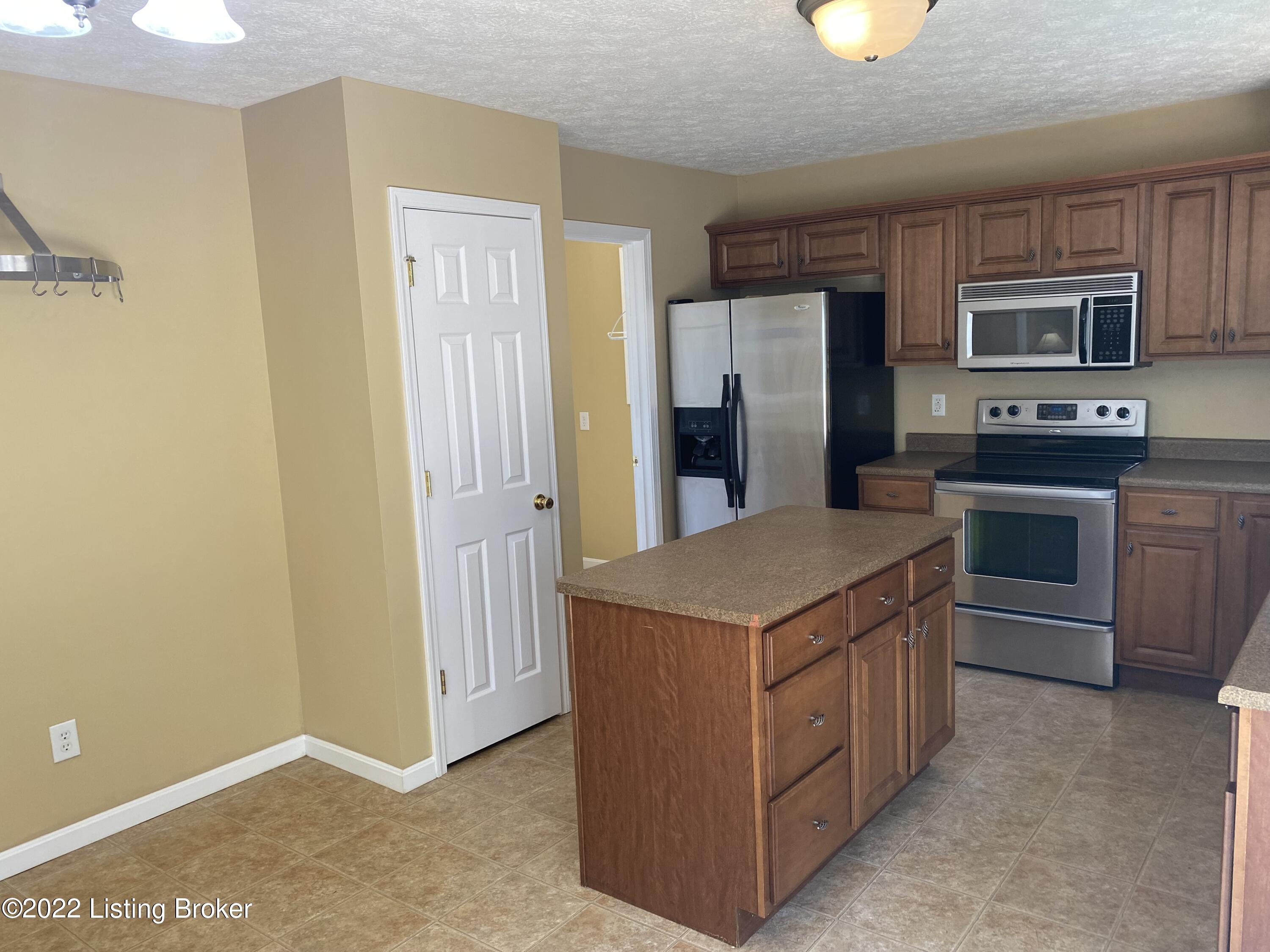 161 Portobello Road Radcliff, KY 40160 - Photo 19 of 62 IMG-3387
