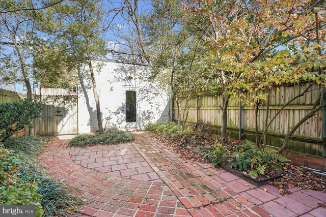 $7,000 | 3029 Dent Place Northwest, Washington, DC 20007