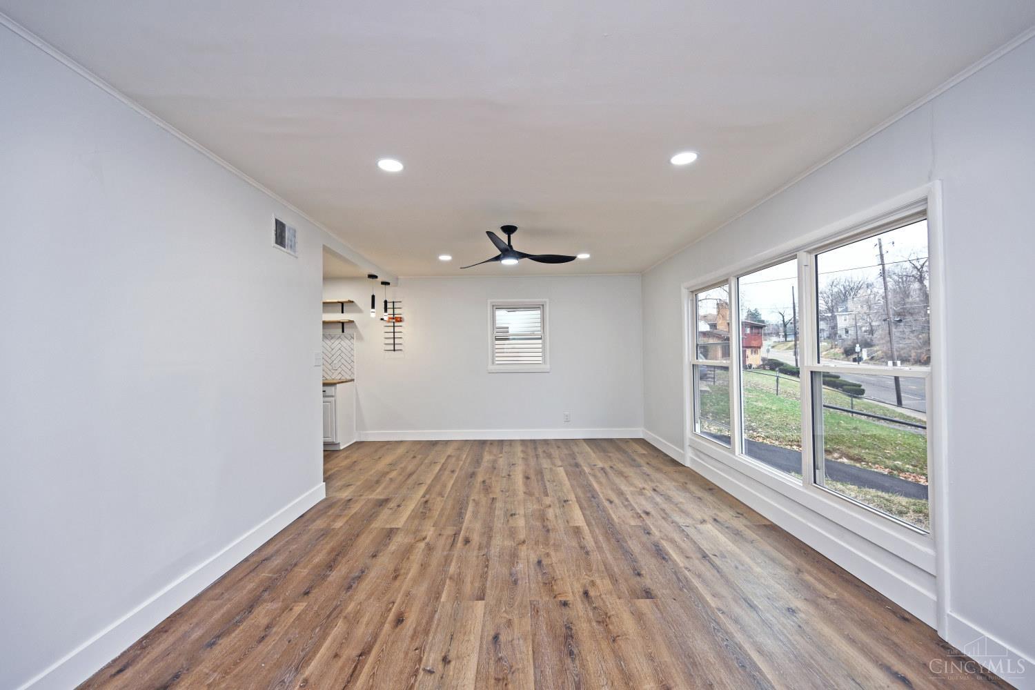 2037 Duck Creek Road Cincinnati, OH 45207 - Photo 4 of 40