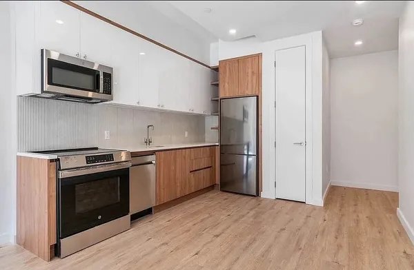 $3,813 | 161 Lenox Road, Unit 512 | Flatbush
