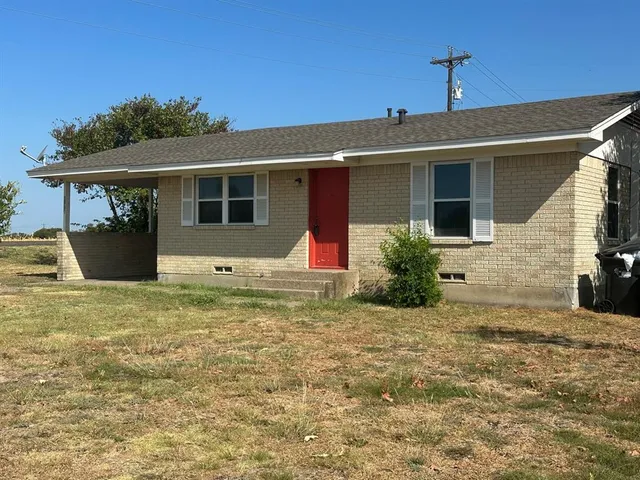 a view of house with yard