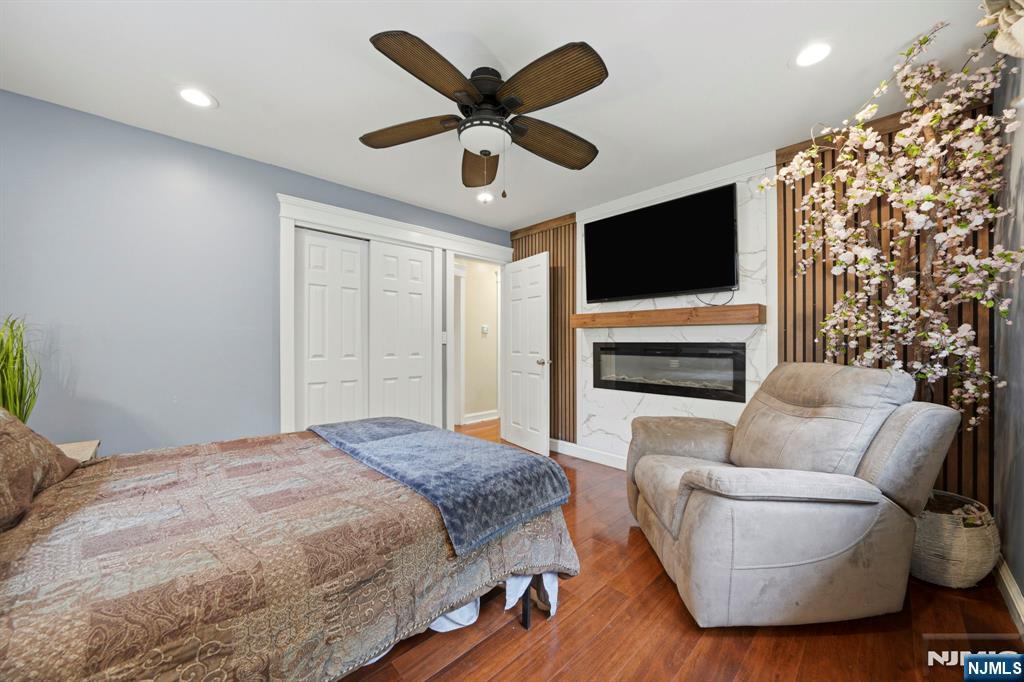 52 Barbara Drive Pompton Lakes, NJ 07442 - Photo 13 of 30 a spacious bedroom with a bed and a flat screen tv