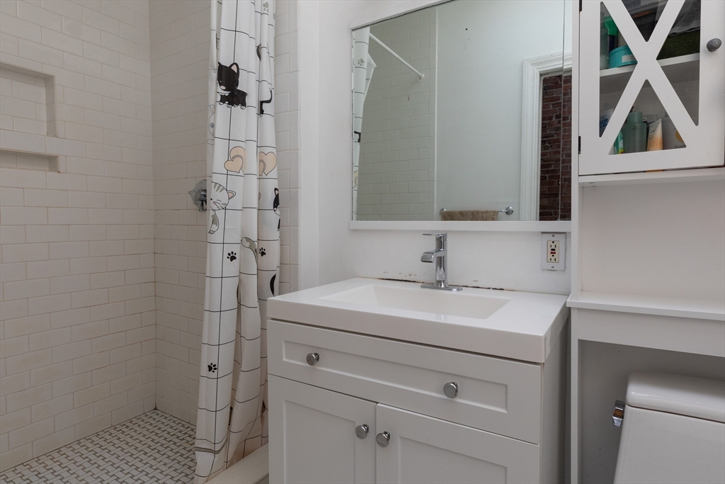 75 Chandler Street, Unit 7 Boston, MA 02116 - Photo 8 of 11 a bathroom with a sink a vanity and a mirror