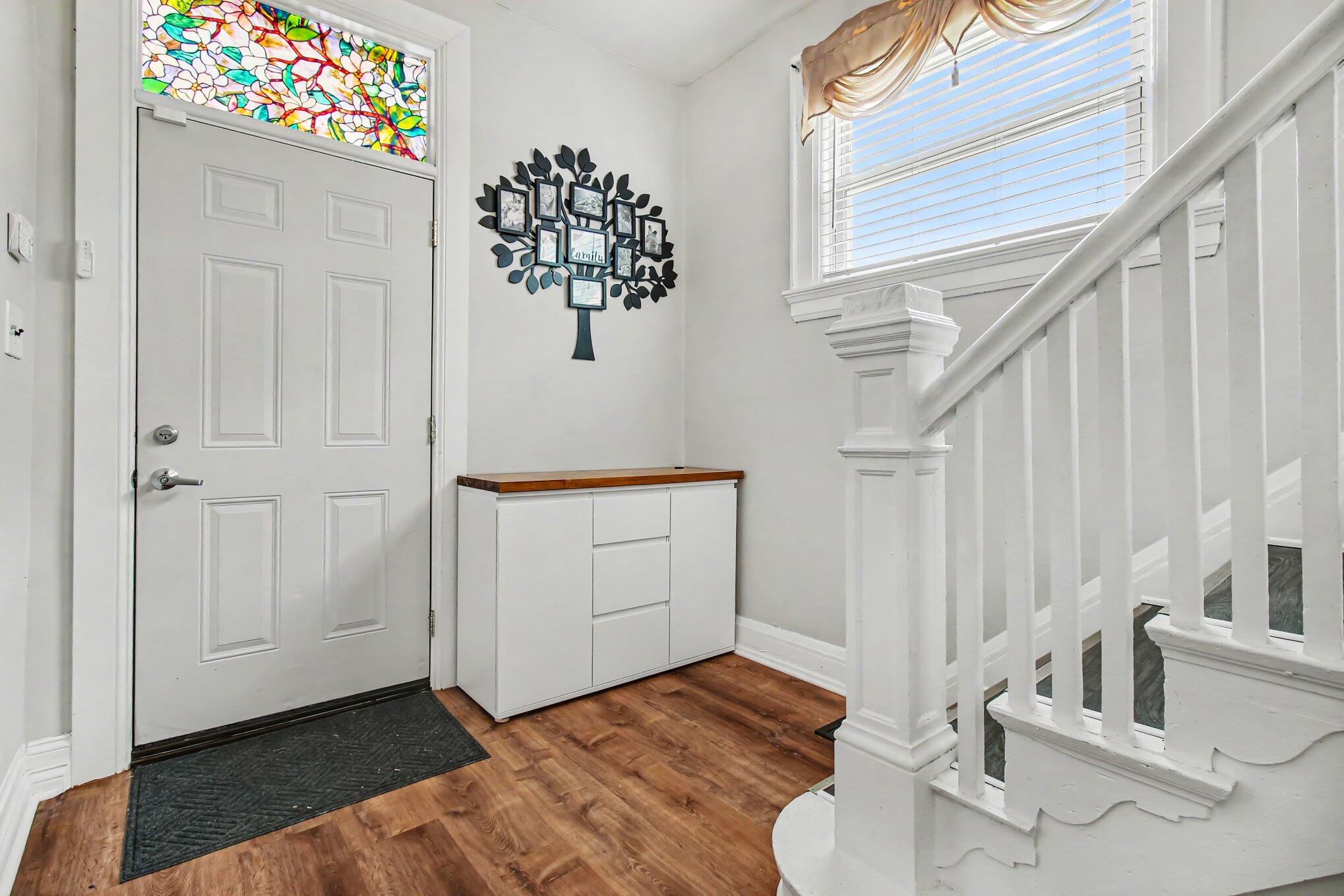 332 East 18th Street Covington, KY 41014 - Photo 5 of 36 Foyer
