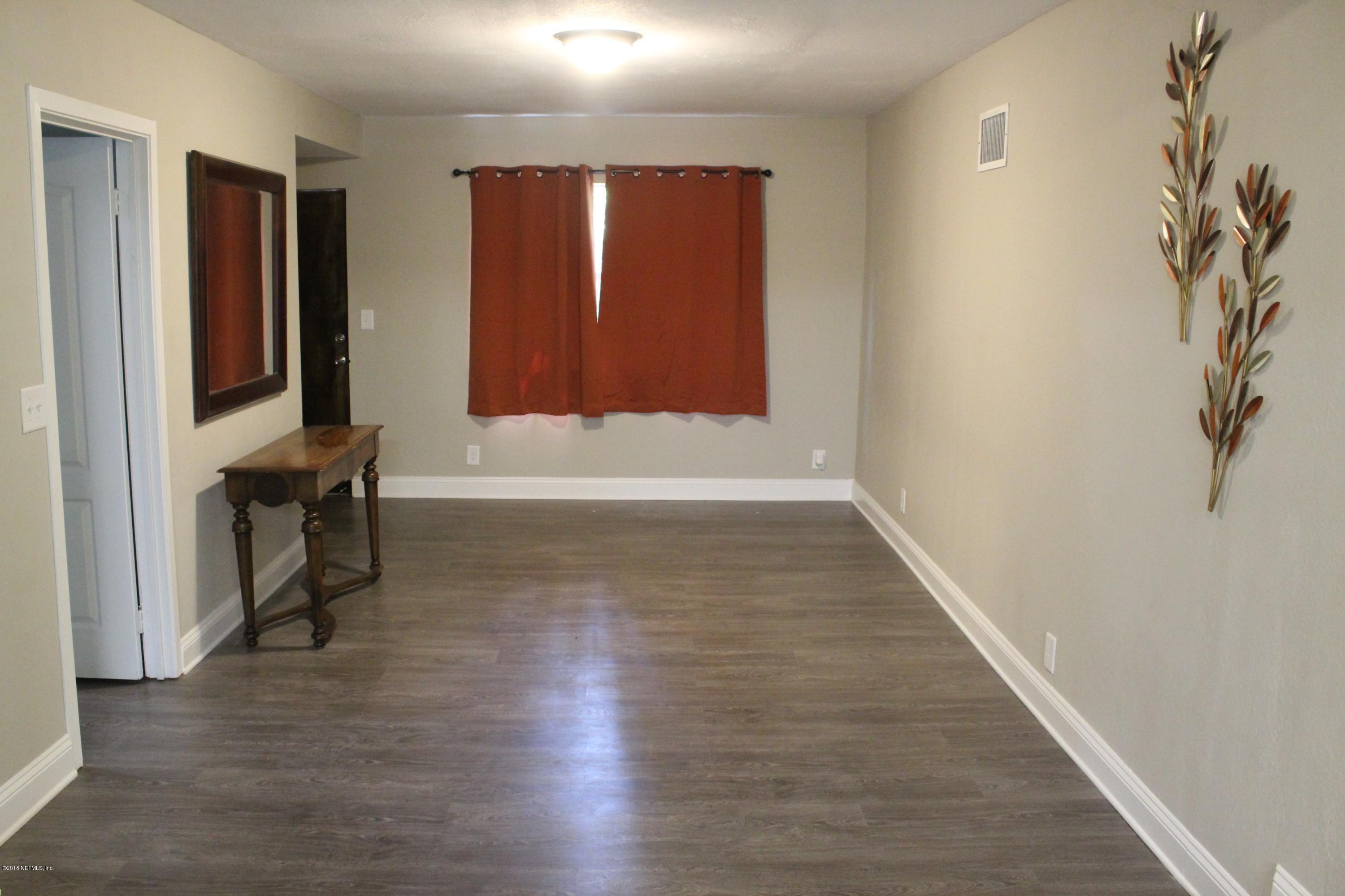1978 Ribault Scenic Drive Jacksonville, FL 32208 - Photo 10 of 26 Living Room