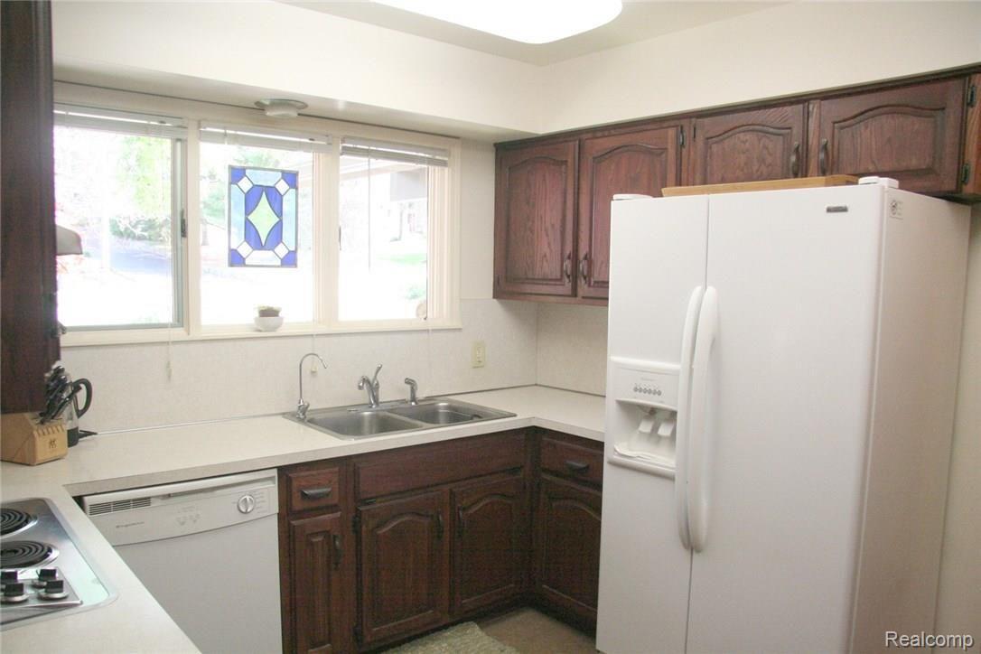 4887 Freer Street Rochester, MI 48306 - Photo 14 of 36 14 Kitchen.JPG