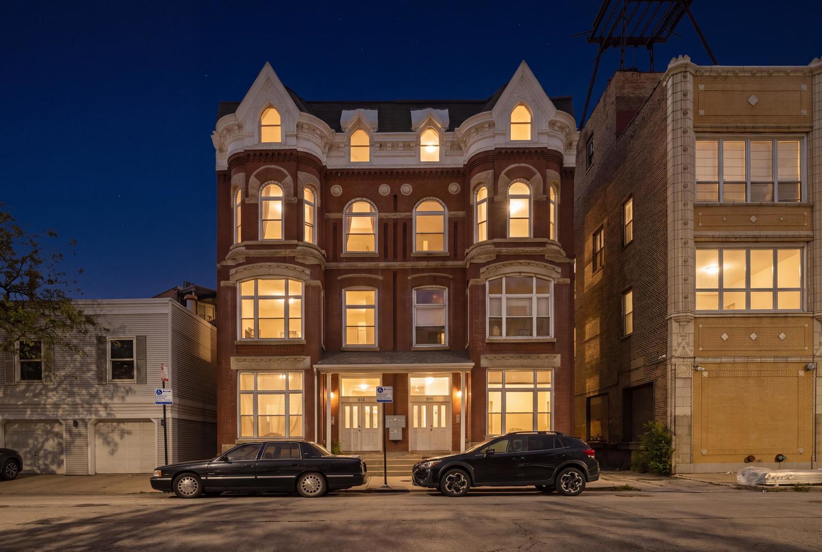 813 North Racine Avenue, Unit 2 Chicago, IL 60642 - Photo 3 of 31 Gallery Image 3