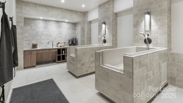 $3,000 | 4401 Barclay Downs Drive, Unit B7, Charlotte, NC 28211