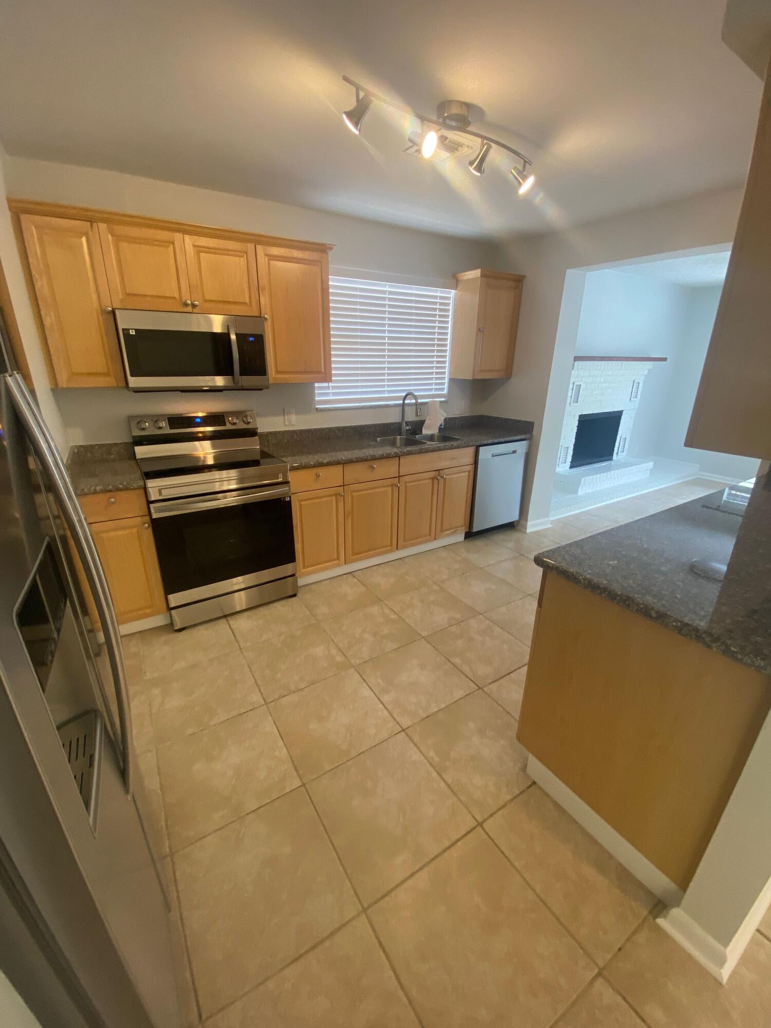 1317 Willow Road West Palm Beach, FL 33406 - Photo 5 of 33 5