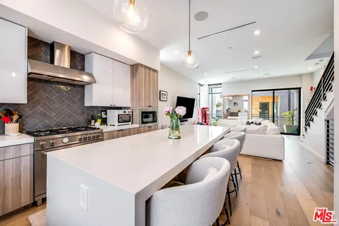 $1,599,000 | 4425 North Studio Place, Studio City, CA 91602