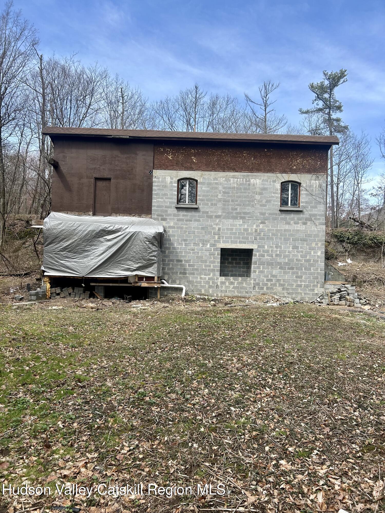 6 Riverbend Road Saugerties, NY 12477 - Photo 15 of 16 a front view of a house with a garden