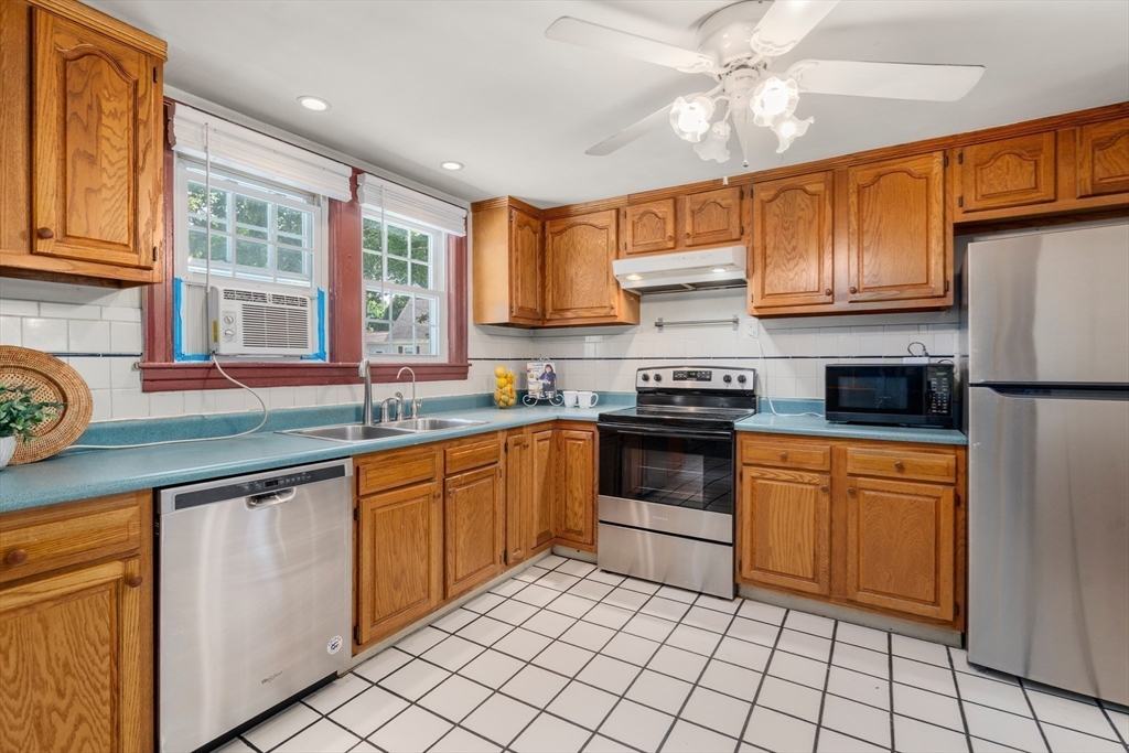 515 Lake Avenue Worcester, MA 01604 - Photo 2 of 33 Gallery Image 2