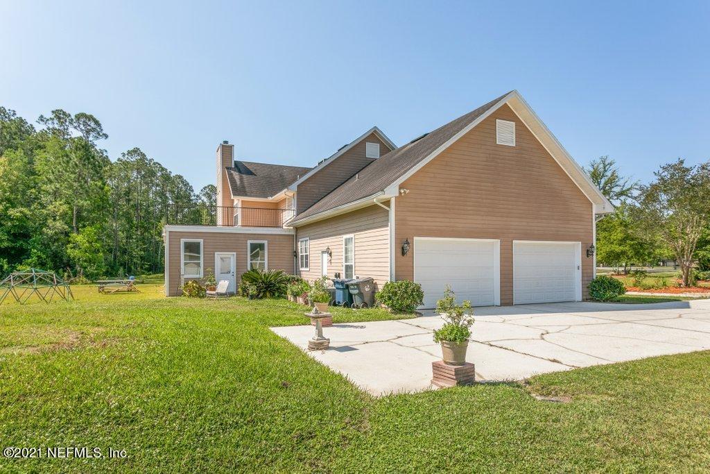 55268 Deer Run Road Callahan, FL 32011 - Photo 48 of 59 a front view of a house with a yard and garage