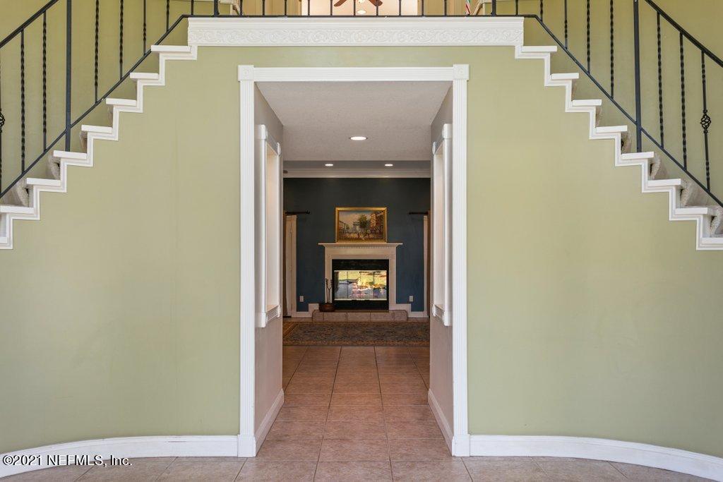 55268 Deer Run Road Callahan, FL 32011 - Photo 9 of 59 a view of an entryway of a house