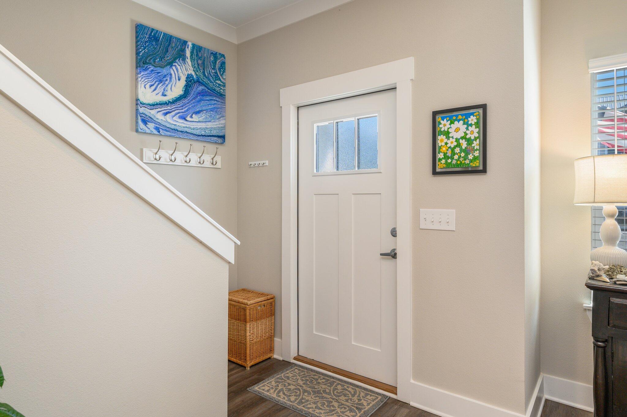 280 North Sand Palm Road Freeport, FL 32439 - Photo 14 of 34 a view of an entryway with hallway