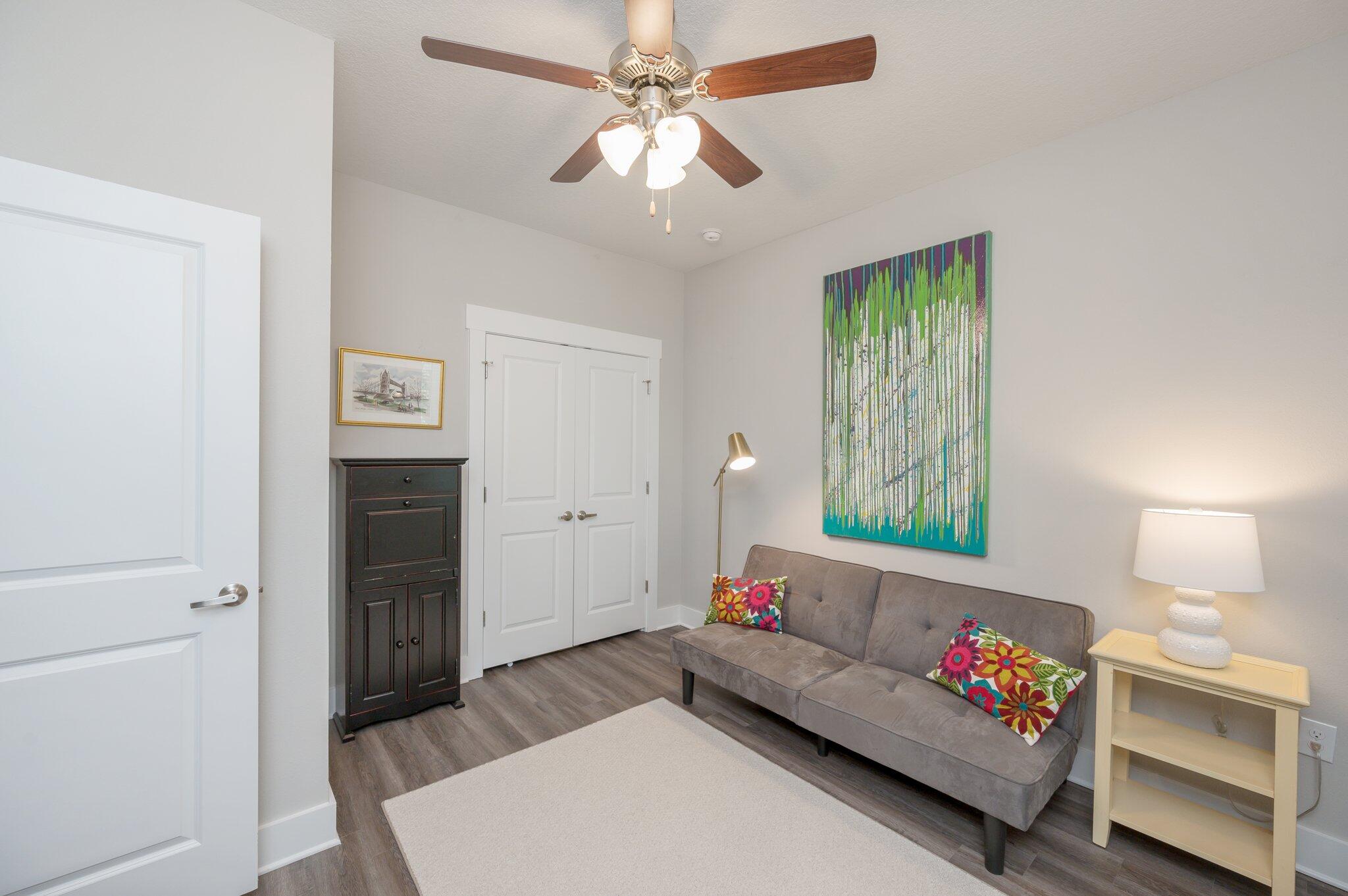 280 North Sand Palm Road Freeport, FL 32439 - Photo 27 of 34 a living room with furniture and a table