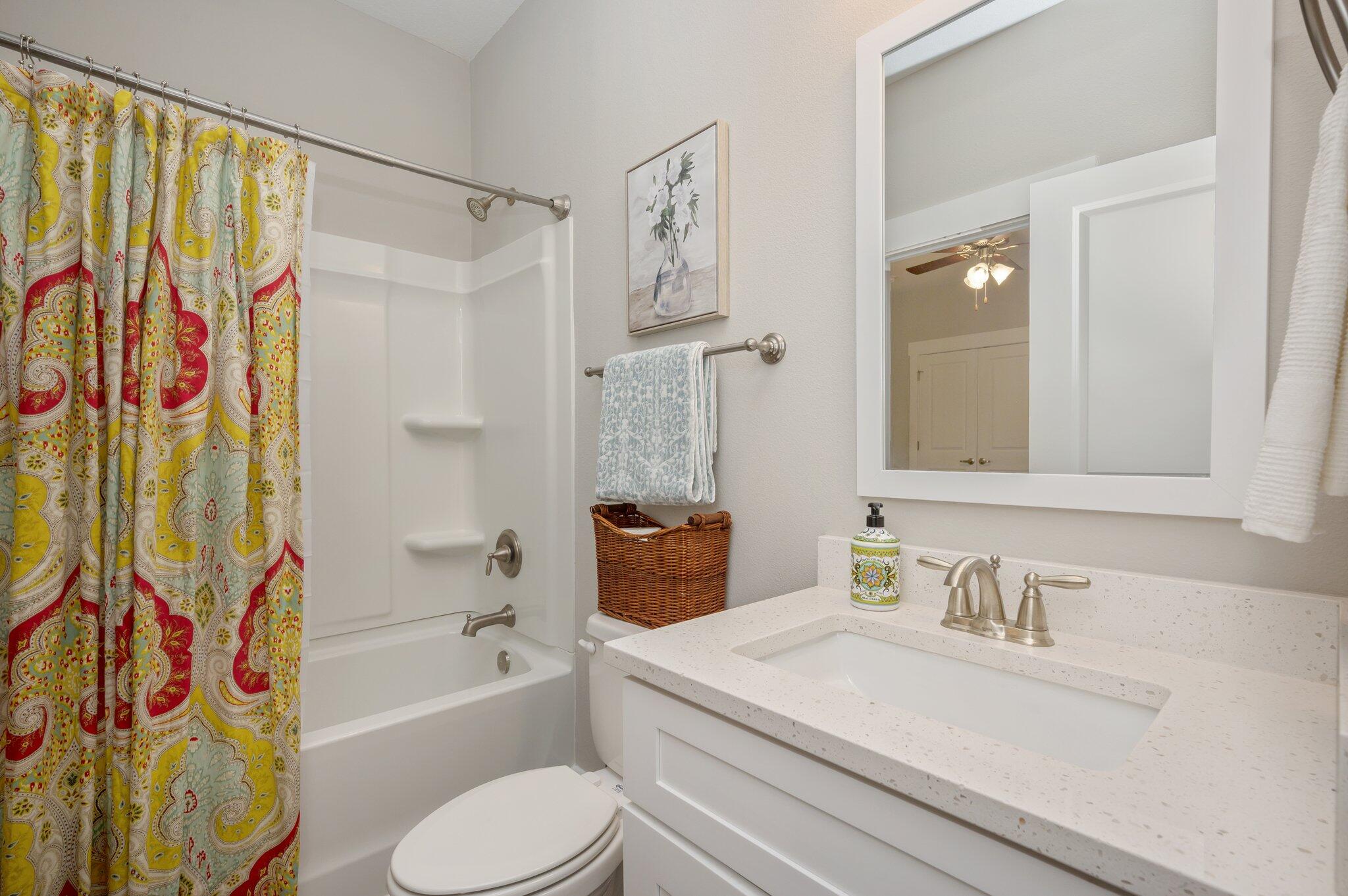 280 North Sand Palm Road Freeport, FL 32439 - Photo 28 of 34 a bathroom with a sink a toilet and a bathtub