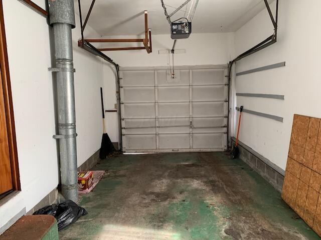 5301 Hedgewood Road Columbus, OH 43229 - Photo 18 of 40 1-Car attached garage w/ opener & service door in the rear to deck in back yard